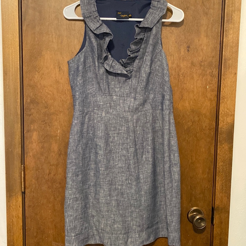 JUST TAYLOR linen cotton sleeveless dress. Ruffle neck. Blue white tweed. Size 8